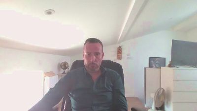 pierre752 live cam on Cam4