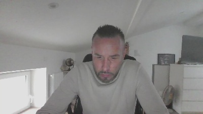 pierre752 live cam on Cam4