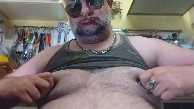 plombeur25 live cam on Cam4