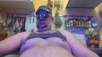 plombeur25 live cam on Cam4