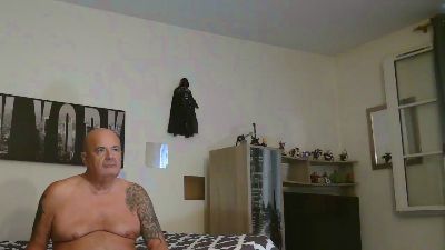 poppers50 live cam on Cam4