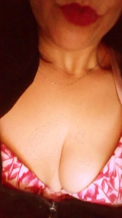 potra_hot live cam on Cam4