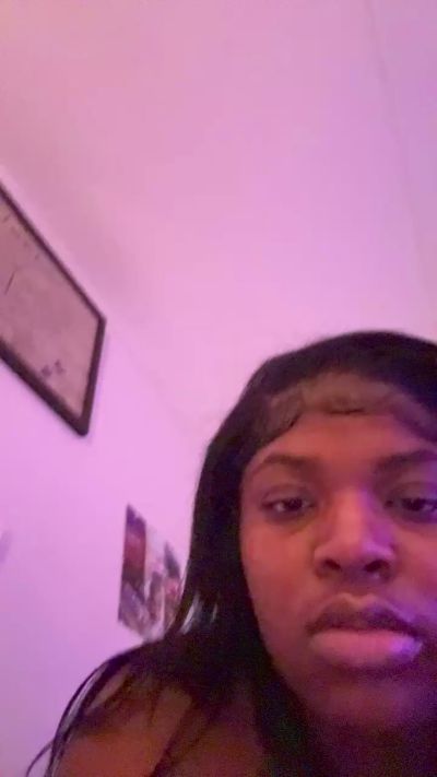 prettydiamond23 live cam on Cam4