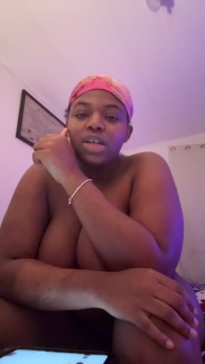 prettydiamond23 live cam on Cam4