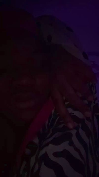 prettydiamond23 live cam on Cam4