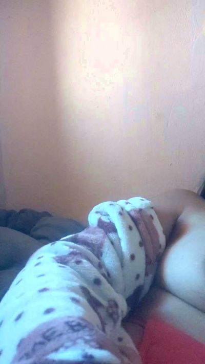 prisca27 live cam on Cam4