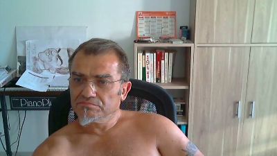 ptitbout69 live cam on Cam4