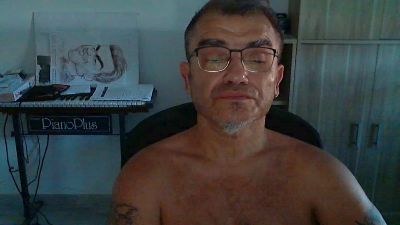 ptitbout69 live cam on Cam4