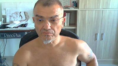 ptitbout69 live cam on Cam4