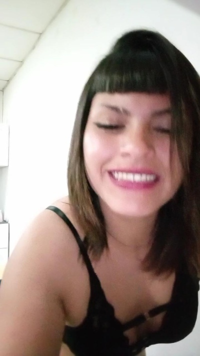 puchi4 live cam on Cam4