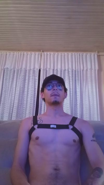 put_Gooner live cam on Cam4
