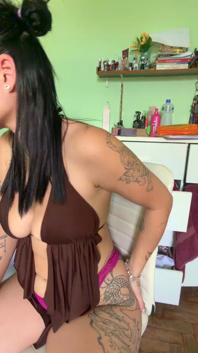 pvdgiulia live cam on Cam4