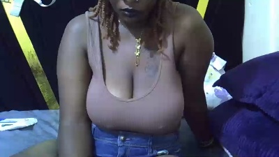 queen_nicky live cam on Cam4