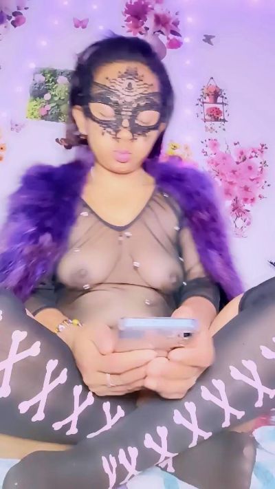 queenny1 live cam on Cam4