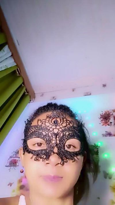 queenny1 live cam on Cam4