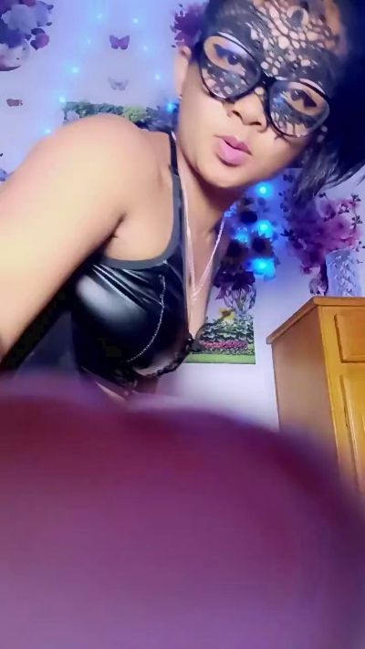 queenny1 live cam on Cam4