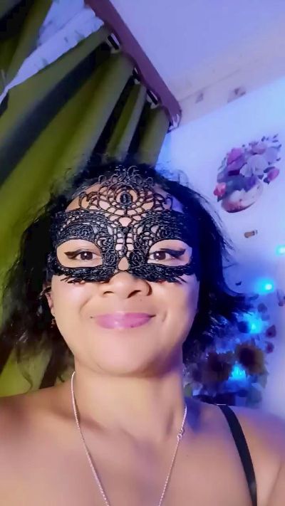 queenny1 live cam on Cam4