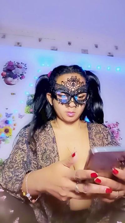 queenny1 live cam on Cam4