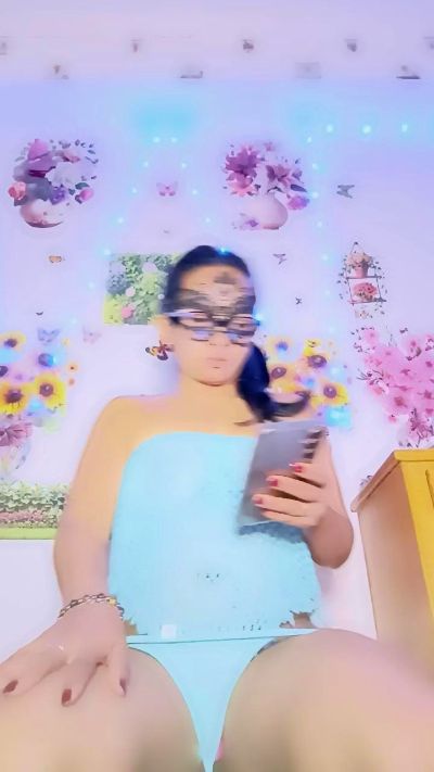 queenny1 live cam on Cam4