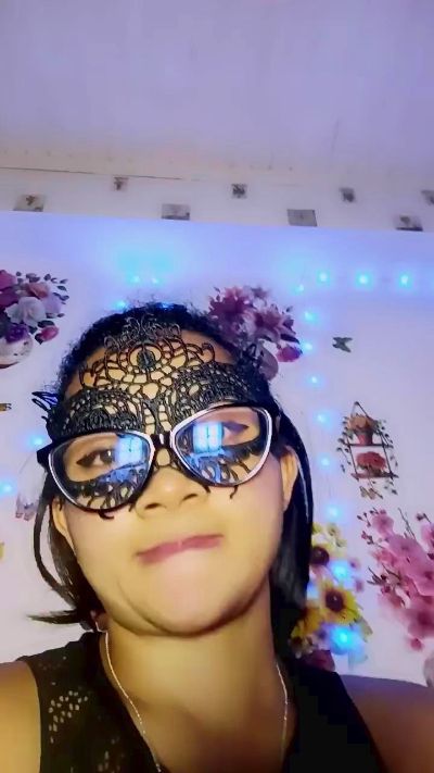 queenny1 live cam on Cam4