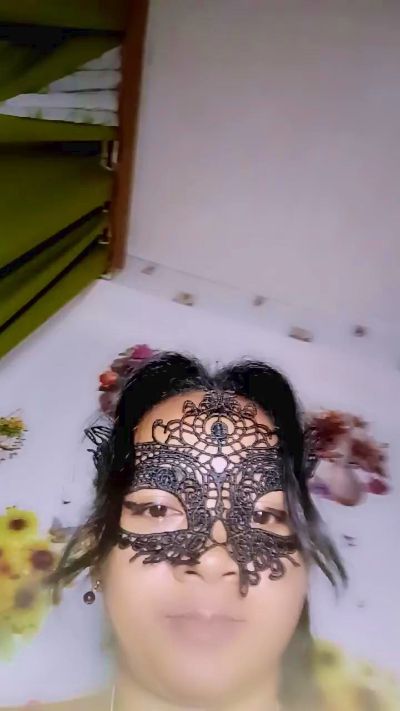 queenny1 live cam on Cam4