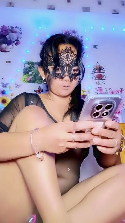 queenny1 live cam on Cam4