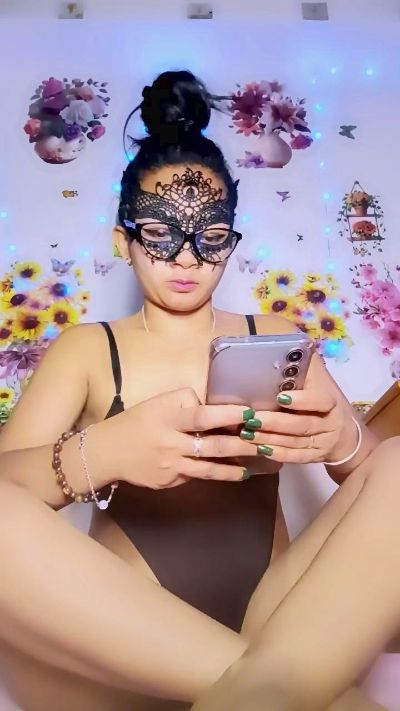queenny1 live cam on Cam4
