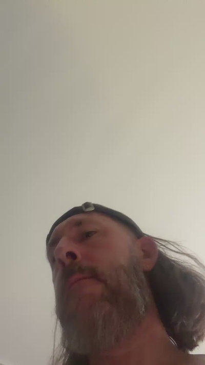 queue83100 live cam on Cam4