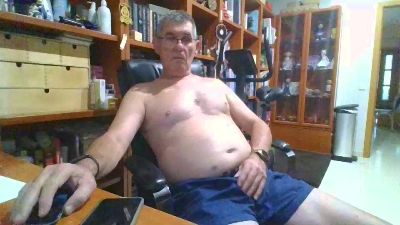 quique185bcn live cam on Cam4