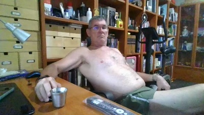 quique185bcn live cam on Cam4