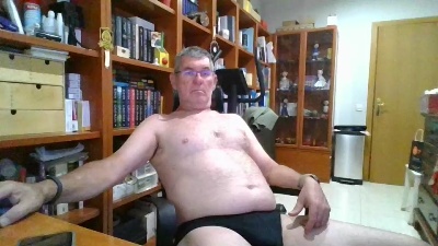 quique185bcn live cam on Cam4