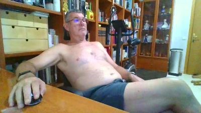 quique185bcn live cam on Cam4