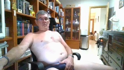 quique185bcn live cam on Cam4