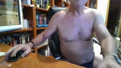 quique185bcn live cam on Cam4