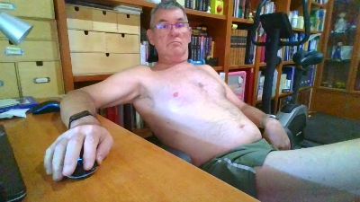 quique185bcn live cam on Cam4