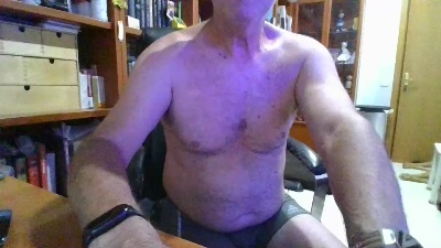 quique185bcn live cam on Cam4