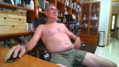 quique185bcn live cam on Cam4