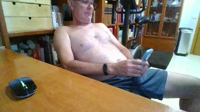 quique185bcn live cam on Cam4