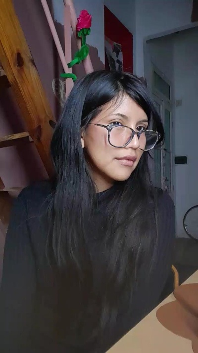 r0m44 live cam on Cam4