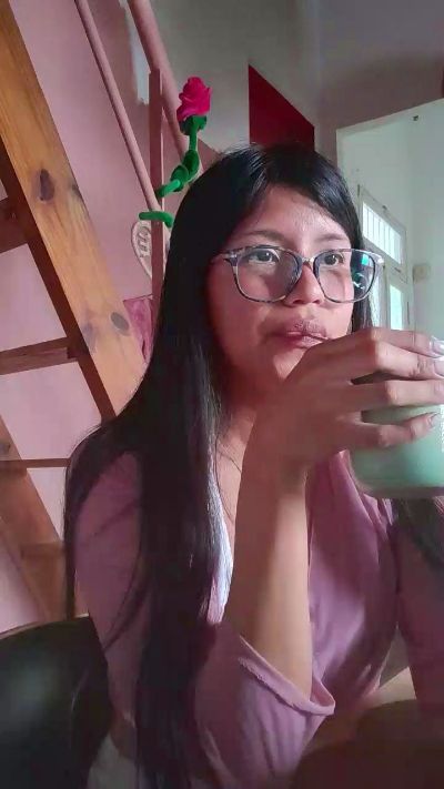 r0m44 live cam on Cam4