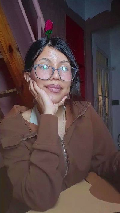 r0m44 live cam on Cam4