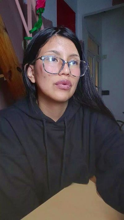 r0m44 live cam on Cam4