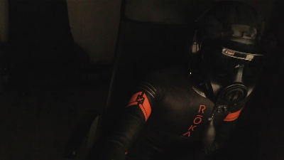 r1slaved live cam on Cam4
