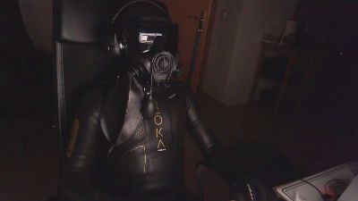 r1slaved live cam on Cam4