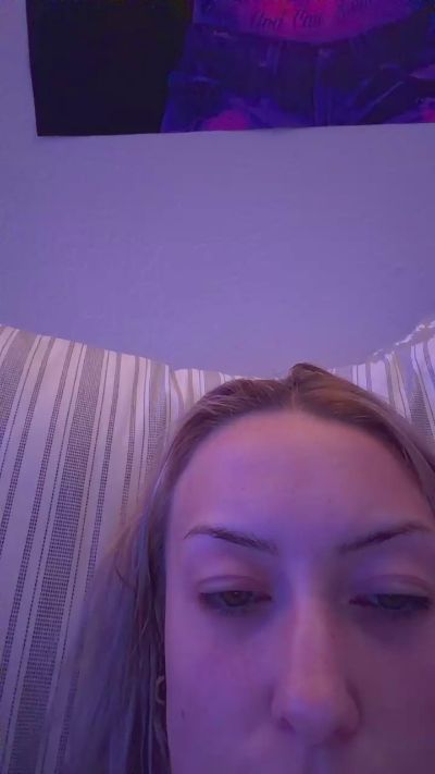 raelynnbby live cam on Cam4