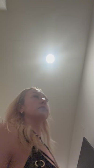 raelynnbby live cam on Cam4