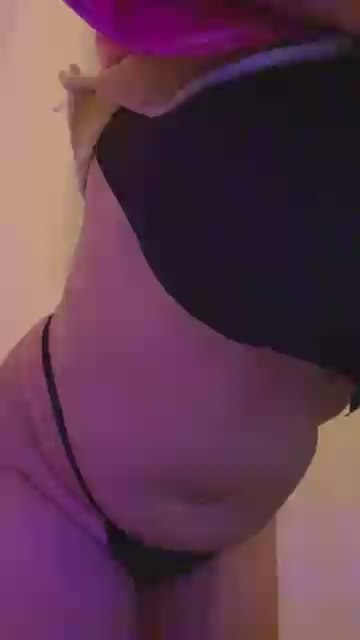 rainhadafinesse live cam on Cam4