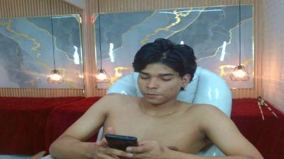 rau_22 live cam on Cam4