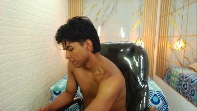 rau_22 live cam on Cam4