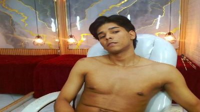 rau_22 live cam on Cam4